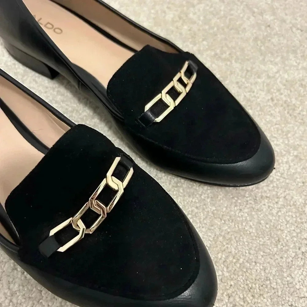 Elegant Black Loafers with Gold Accent - Picture 2 of 12